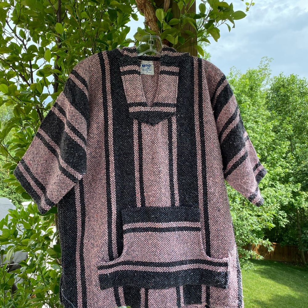 Vintage 5Focus Cotton Blend Pink & Gray Short Sleeve Mexican Baja Poncho - Picture 4 of 5